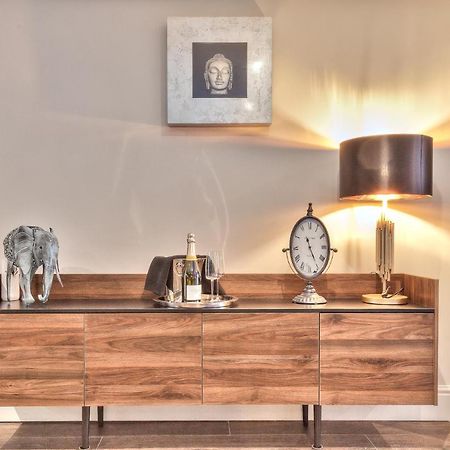 The Mews Boutique Deluxe Apartments, Sleep 2-6 People , Central Location, Free Parking ウィンダミア エクステリア 写真
