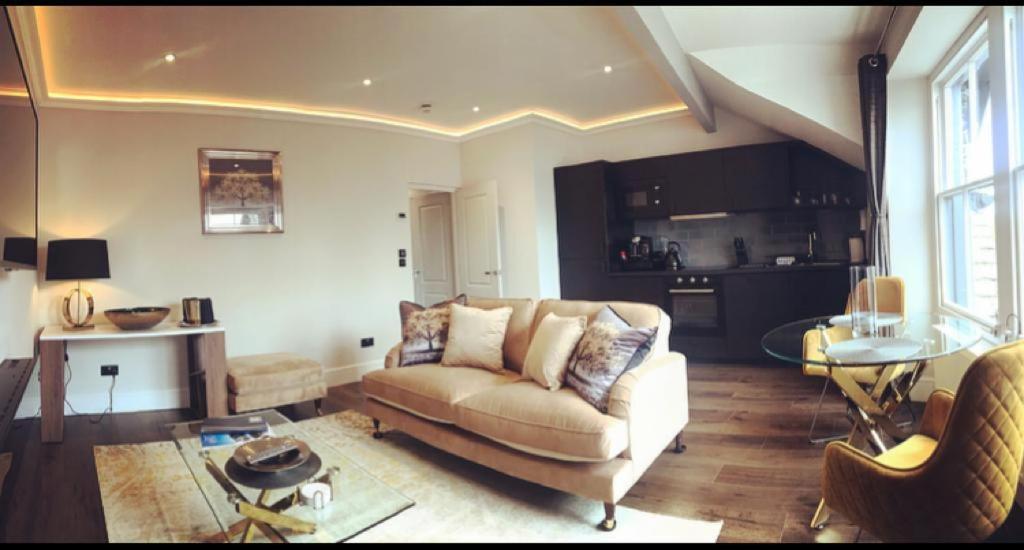 The Mews Boutique Deluxe Apartments, Sleep 2-6 People , Central Location, Free Parking ウィンダミア エクステリア 写真