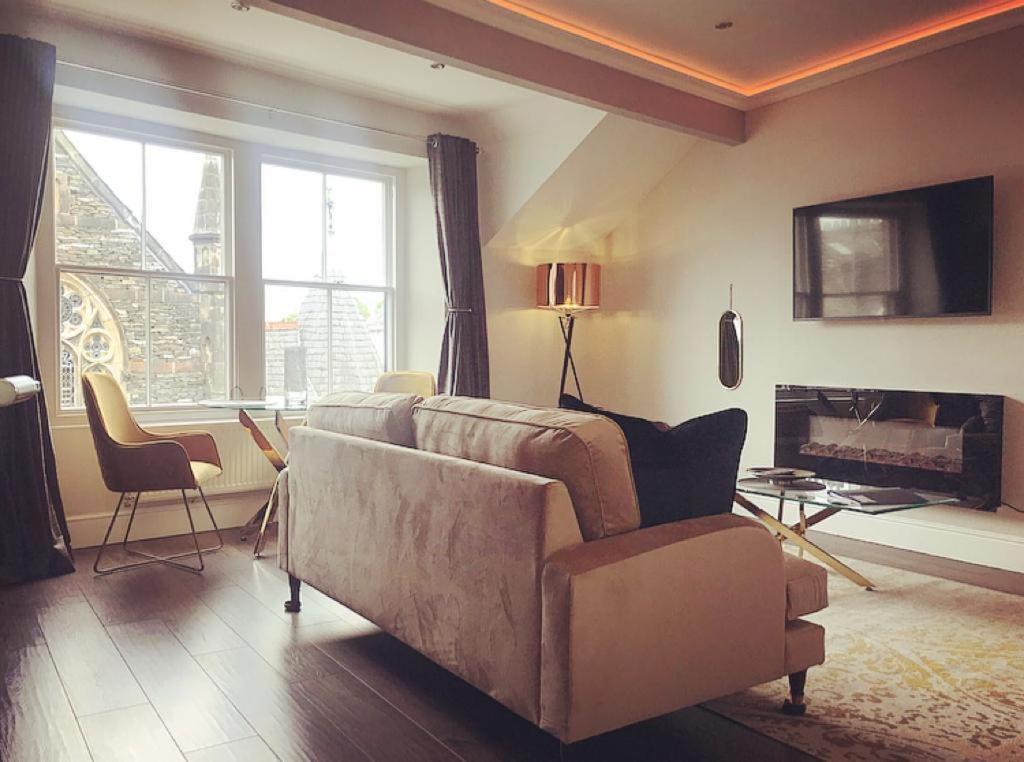 The Mews Boutique Deluxe Apartments, Sleep 2-6 People , Central Location, Free Parking ウィンダミア エクステリア 写真