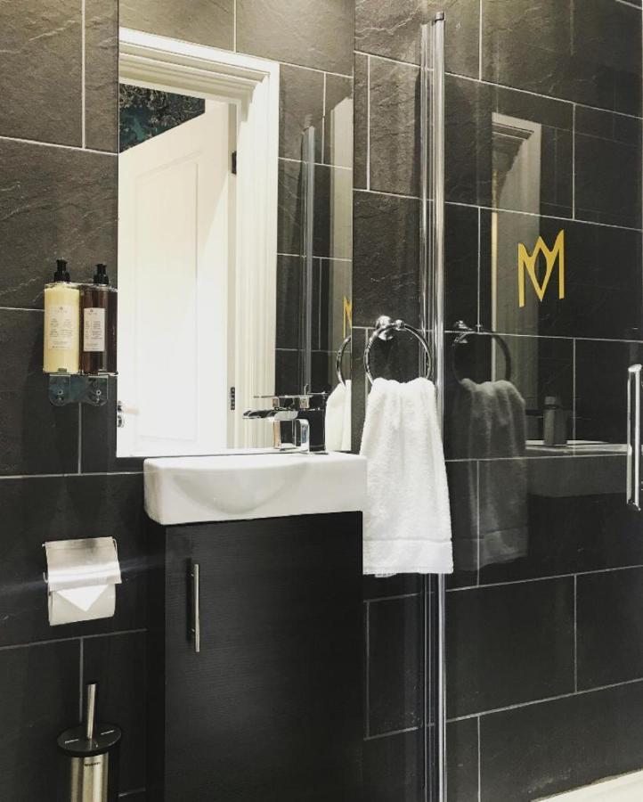 The Mews Boutique Deluxe Apartments, Sleep 2-6 People , Central Location, Free Parking ウィンダミア エクステリア 写真