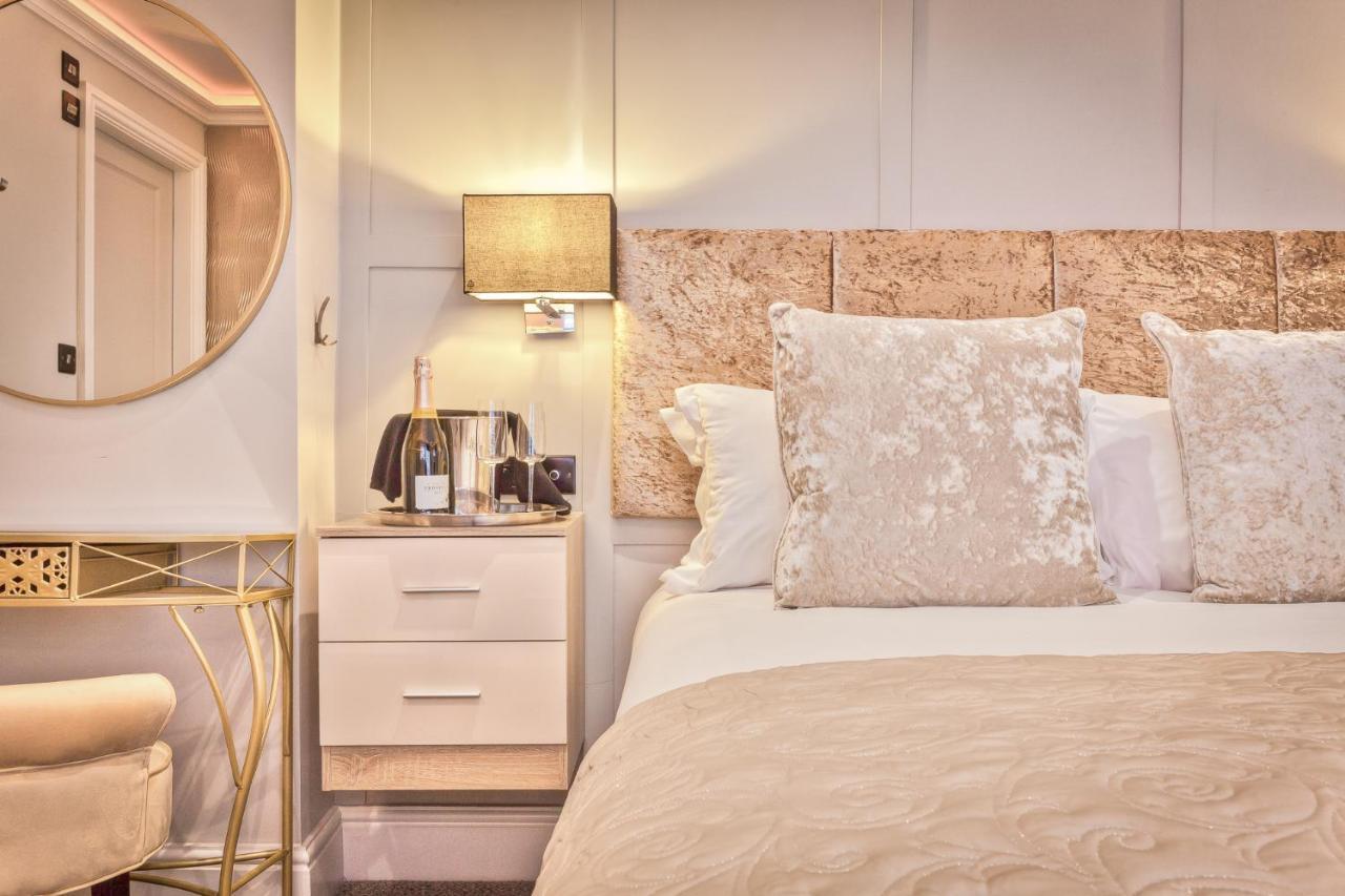 The Mews Boutique Deluxe Apartments, Sleep 2-6 People , Central Location, Free Parking ウィンダミア エクステリア 写真