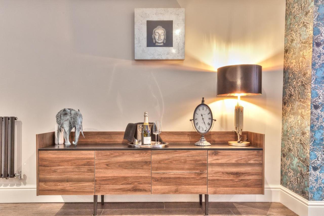 The Mews Boutique Deluxe Apartments, Sleep 2-6 People , Central Location, Free Parking ウィンダミア エクステリア 写真