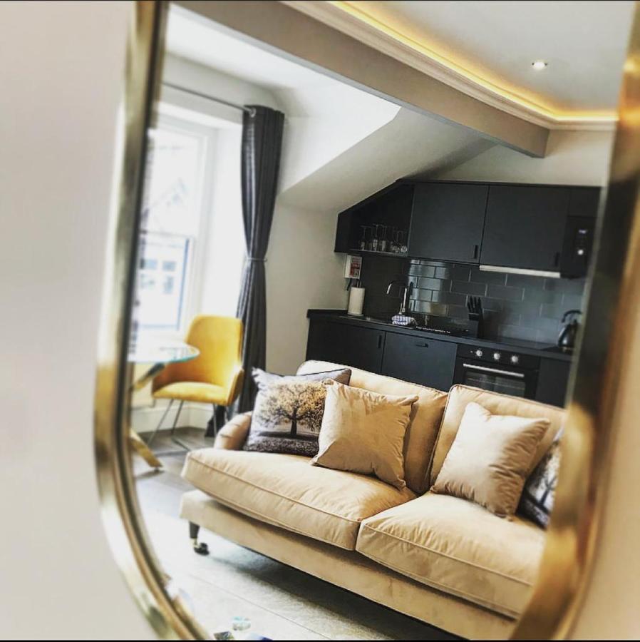 The Mews Boutique Deluxe Apartments, Sleep 2-6 People , Central Location, Free Parking ウィンダミア エクステリア 写真