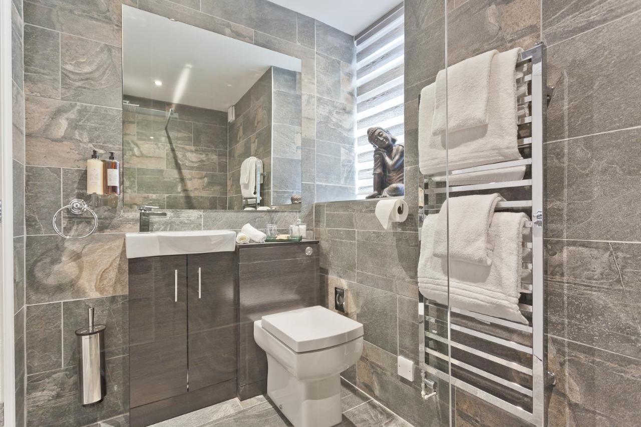 The Mews Boutique Deluxe Apartments, Sleep 2-6 People , Central Location, Free Parking ウィンダミア エクステリア 写真
