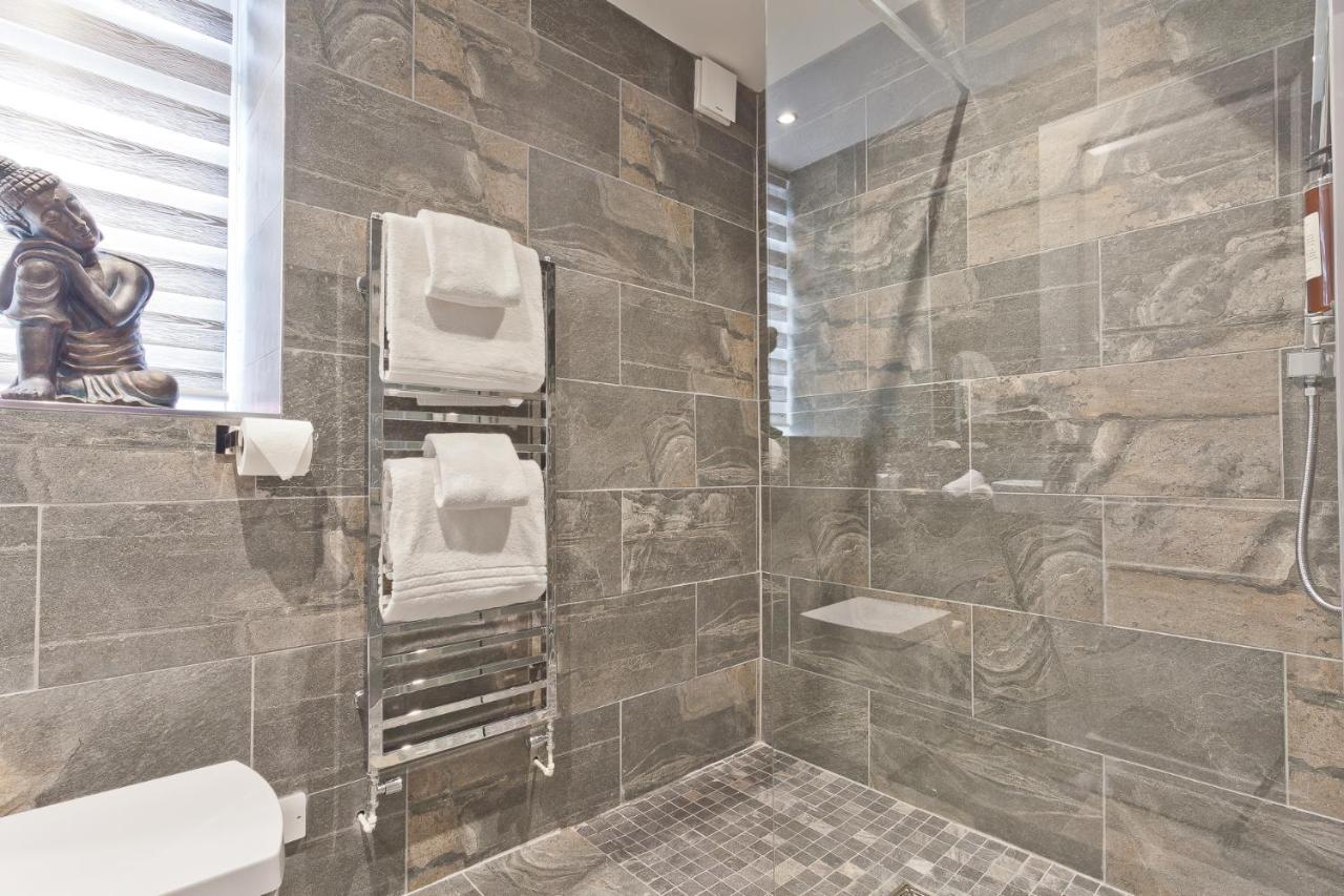 The Mews Boutique Deluxe Apartments, Sleep 2-6 People , Central Location, Free Parking ウィンダミア エクステリア 写真