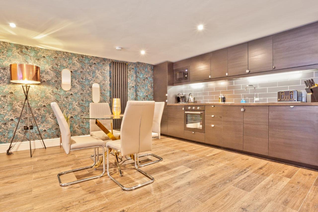 The Mews Boutique Deluxe Apartments, Sleep 2-6 People , Central Location, Free Parking ウィンダミア エクステリア 写真