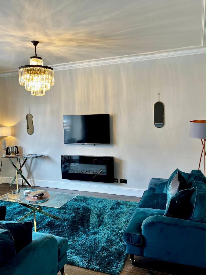 The Mews Boutique Deluxe Apartments, Sleep 2-6 People , Central Location, Free Parking ウィンダミア エクステリア 写真