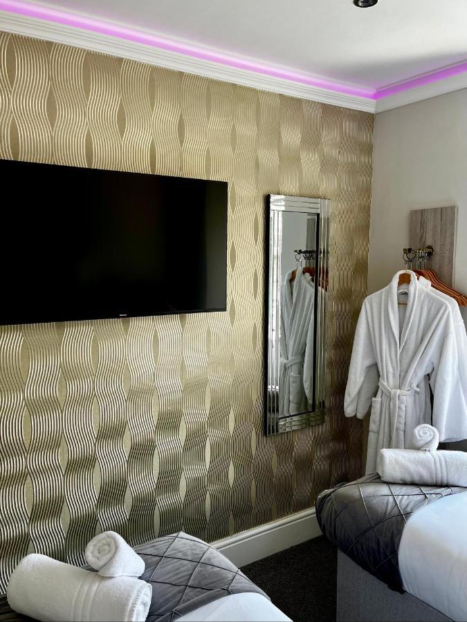 The Mews Boutique Deluxe Apartments, Sleep 2-6 People , Central Location, Free Parking ウィンダミア エクステリア 写真
